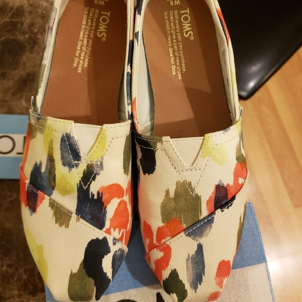 Sold. Sorry. Check out the new Tom's  for sale. :)